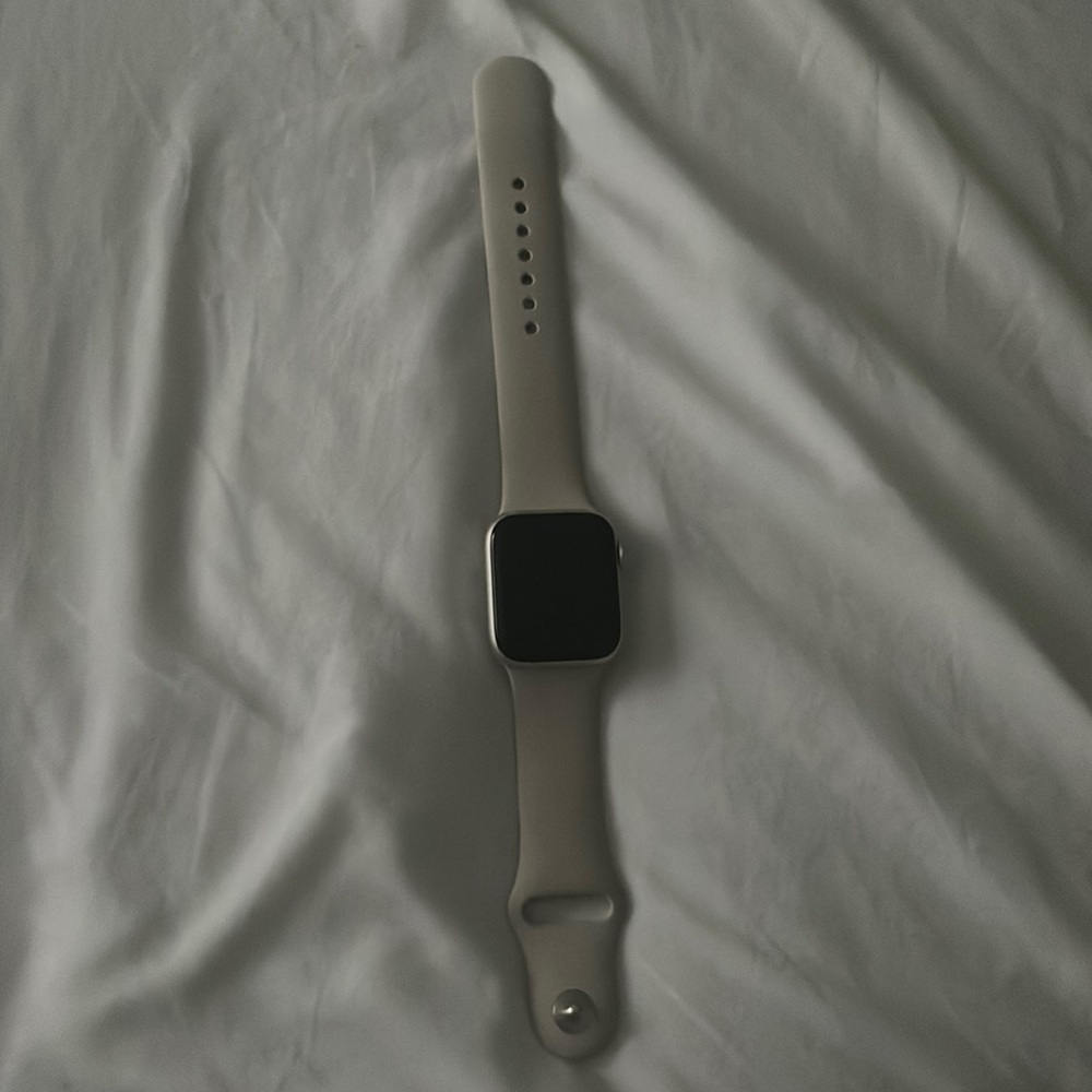 Apple Watch 40mm, colour is like a light grey.